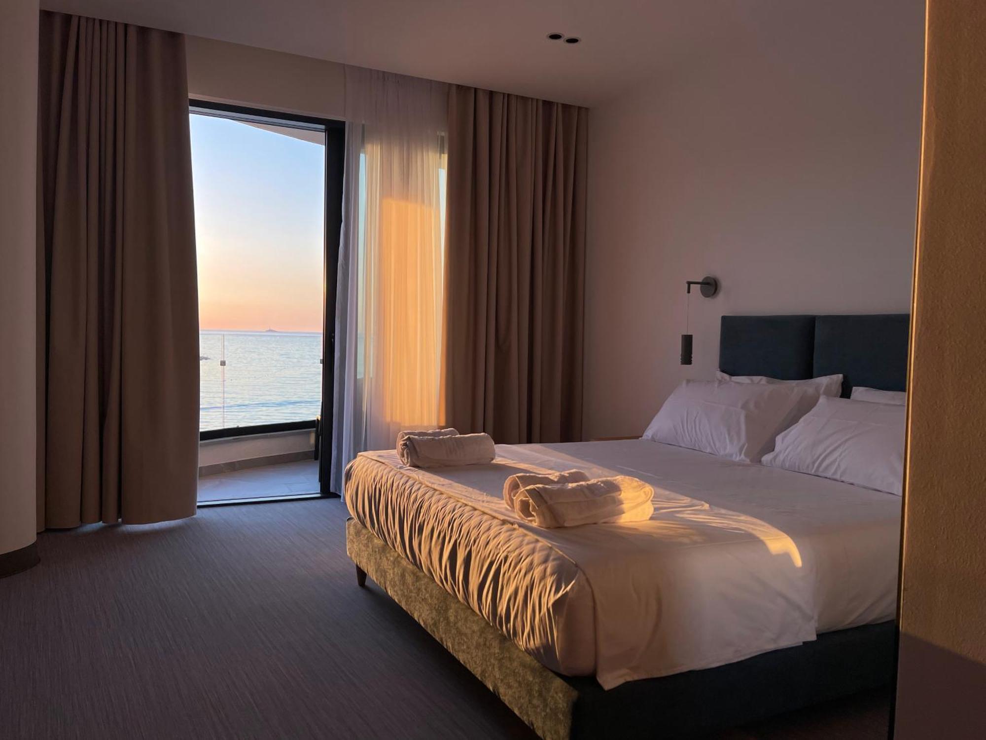 Manta Hotel Εξαμίλιο Εξωτερικό φωτογραφία