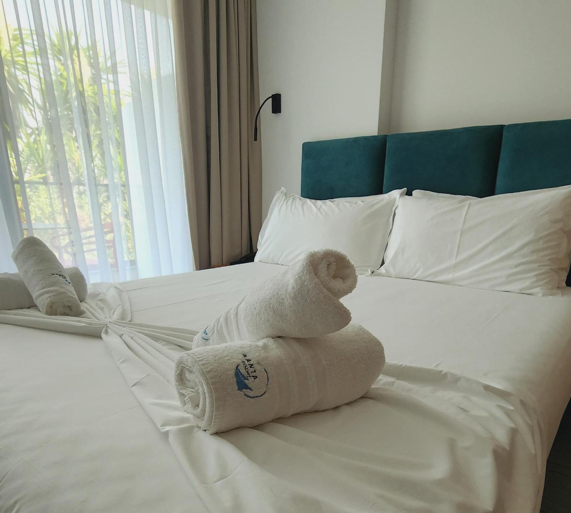 Manta Hotel Εξαμίλιο Εξωτερικό φωτογραφία