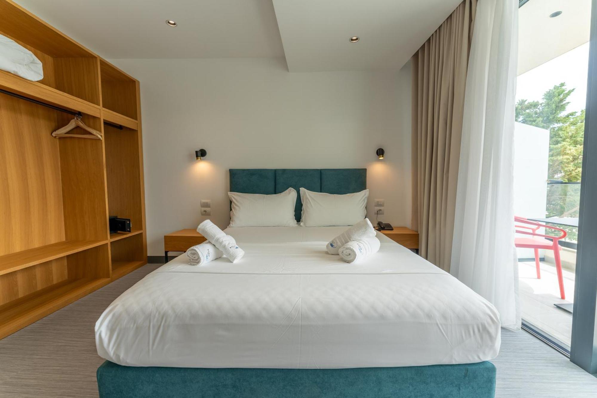 Manta Hotel Εξαμίλιο Εξωτερικό φωτογραφία